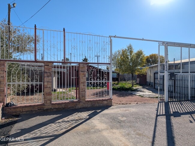 Foto del edificio - 8484 Alameda Ave