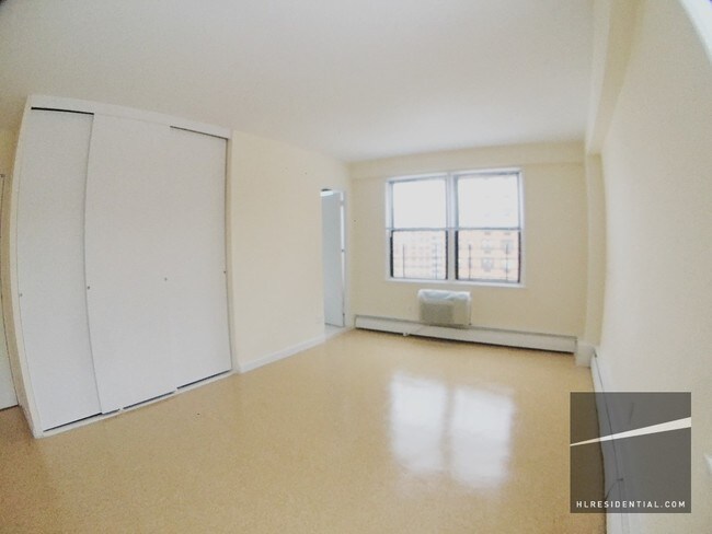 Foto del edificio - 9707 Horace Harding Expy