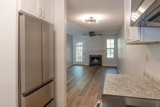 Building Photo - 1103 Greentree Ct