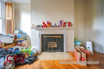Foto del edificio - 1712 Beacon St