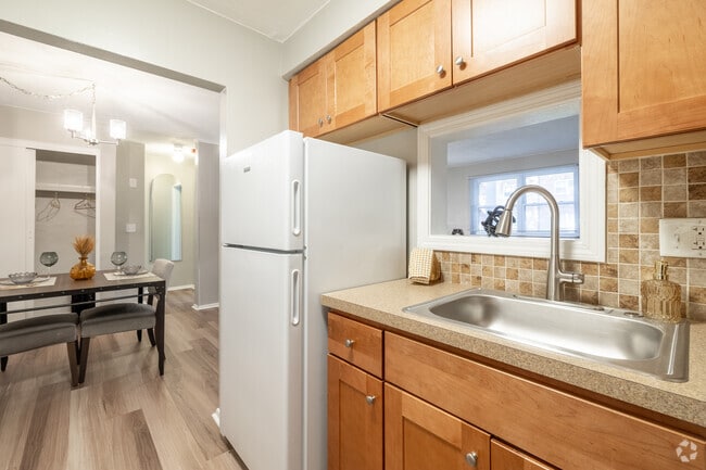 1BR, 1BA - Kitchen - Gaslight Village Apartments