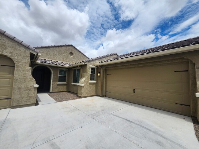 Foto del edificio - Coming Soon Mid May 2025! 5 bedrooms 3 Baths
