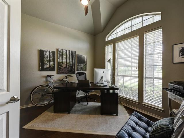 Building Photo - 3621 Granbury Dr