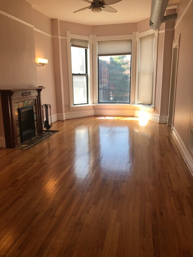 Foto del edificio - 2459 N Halsted St