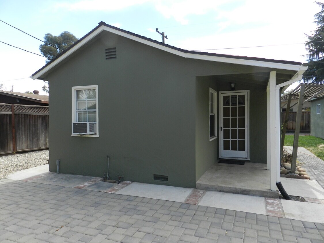 Foto principal - 15330 Stratford Dr
