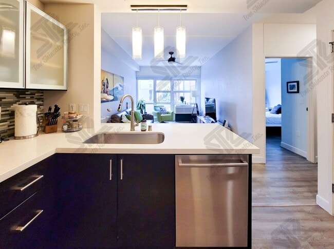Building Photo - AVAILABLE SOON - 1BR / 1Bath / 1Pkg - Rent...