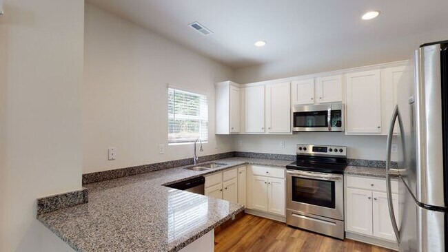 Foto del edificio - UPCOMING 4 bed/2.5 bath home in Salisbury