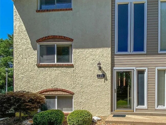 Building Photo - 129 Carmel Woods Dr