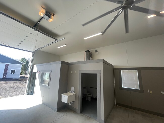 Building Photo - 4524 Kenworth Dr