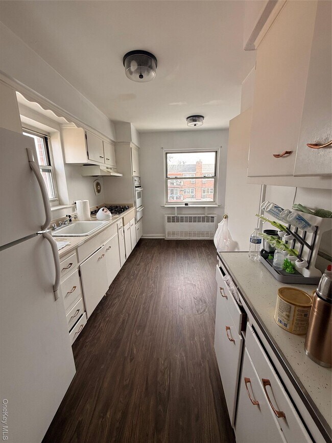 Foto del edificio - 61-12 70th St