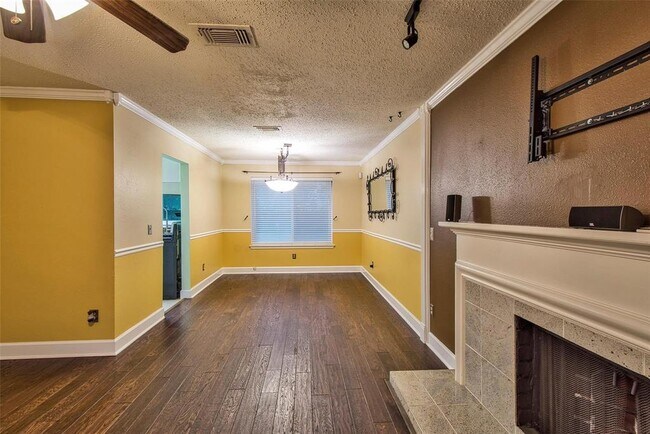 Foto del edificio - 12318 Yearling Dr