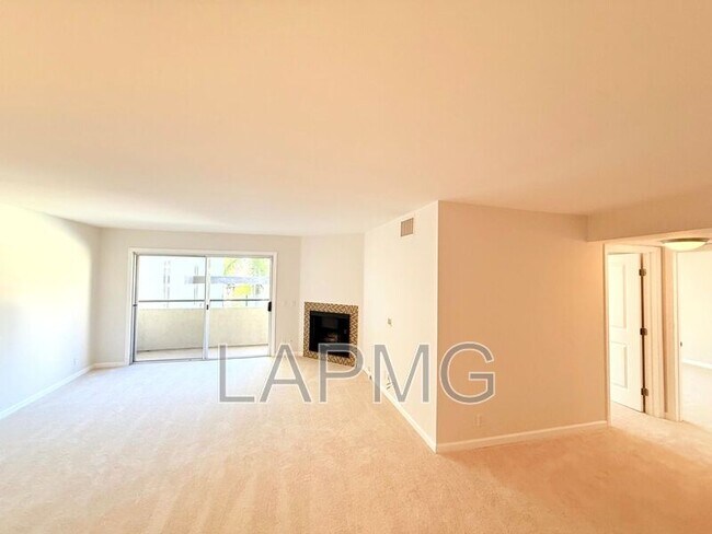 Building Photo - 4702 Fulton Ave