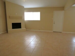 Building Photo - 714 Cherry Valley Dr