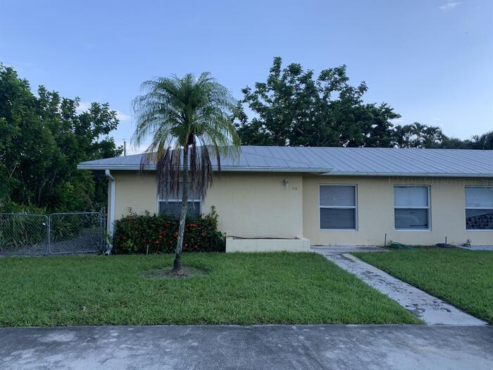 Primary Photo - AWESOME 2/1 IN NAPLES PARK!!!