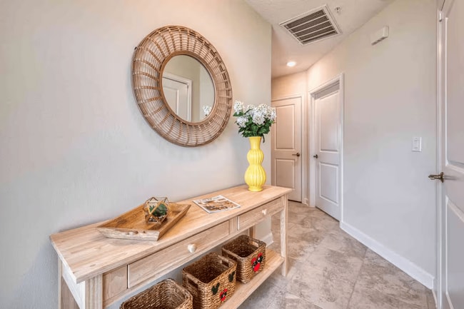 Building Photo - Beautiful 2 Bedroom, 2 Bathroom Davenport Home!