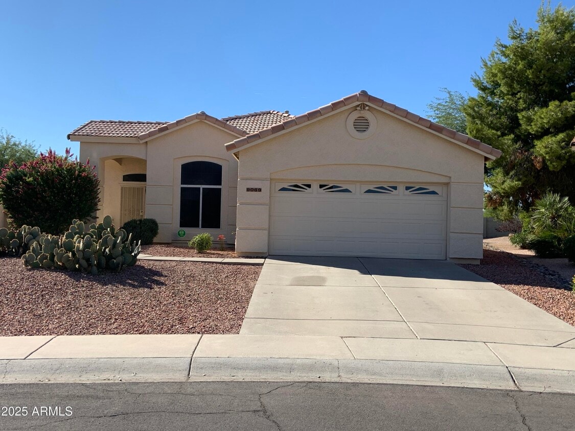 Foto principal - 9069 W Behrend Dr
