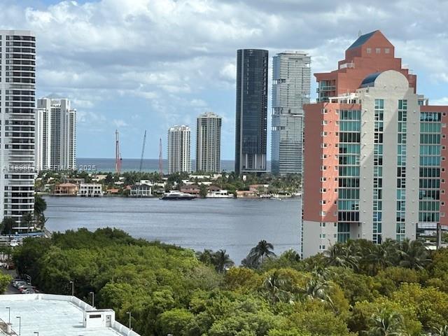 Foto del edificio - 3300 NE 191st St