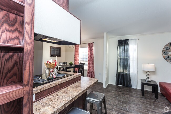 3HAB, 2BA - 1,280 ft² - Northbrook Villas