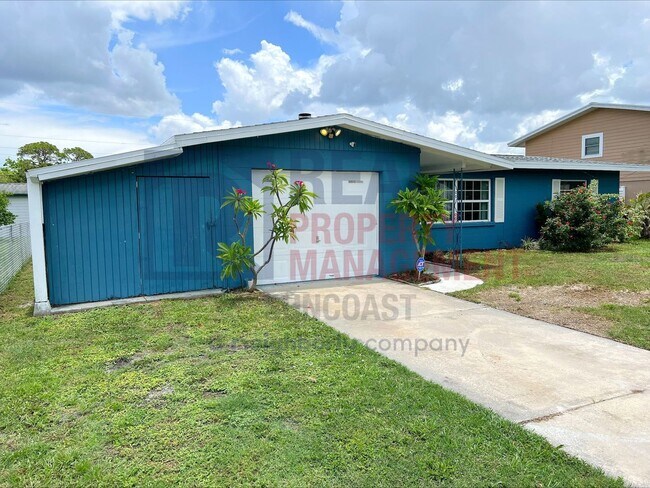 Building Photo - 5715 Nutmeg Ave