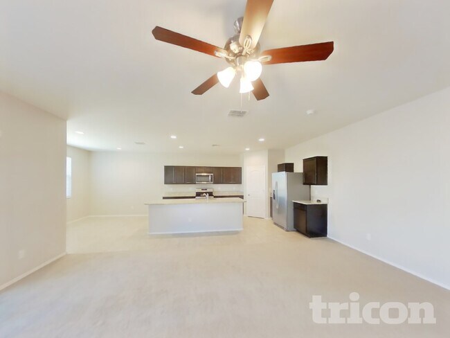 Foto del edificio - 5250 E Wallace Wy