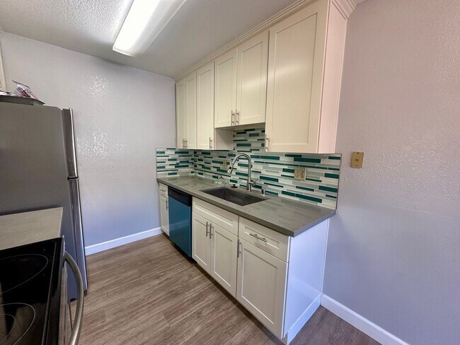 Building Photo - Price Reduced 2 Bedroom 2 Bath in Union City!