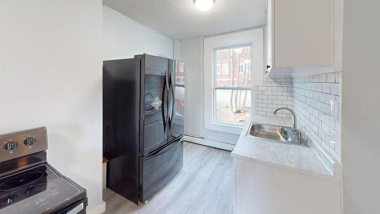 Kitchen - 122 Holland St