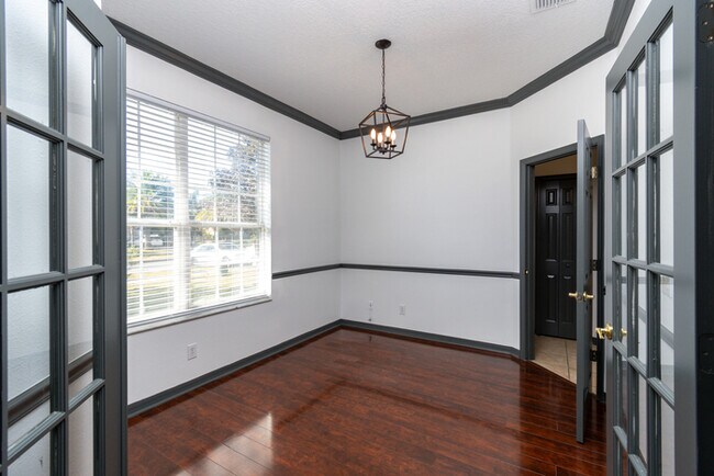 Building Photo - 665 Rob Roy Dr