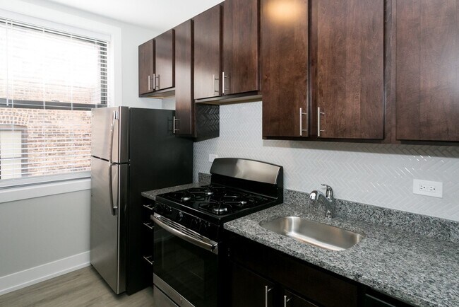 Foto del edificio - 705 W Brompton Ave