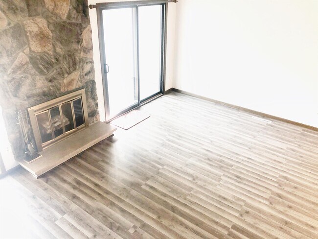 Building Photo - 1260 Landmark Trail S
