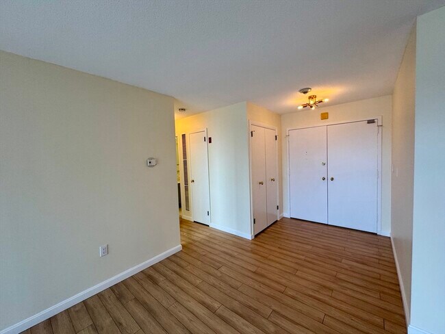 Foto del edificio - 1004 Paradise Rd