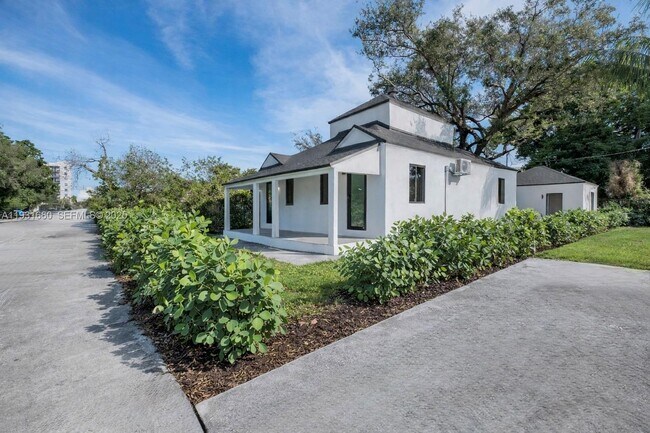 Foto del edificio - 6911 NW 4th Ct