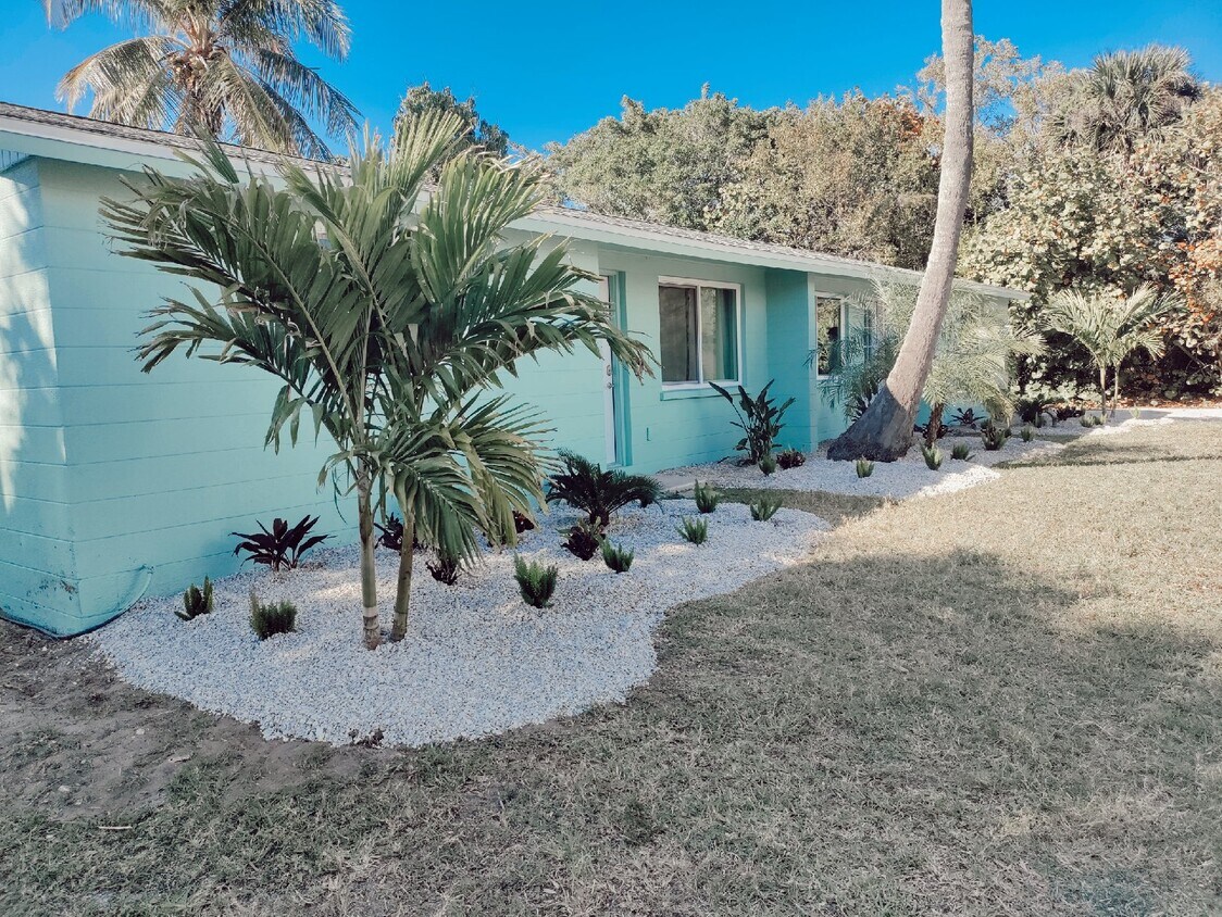 Primary Photo - 701 Gulf Bay Rd