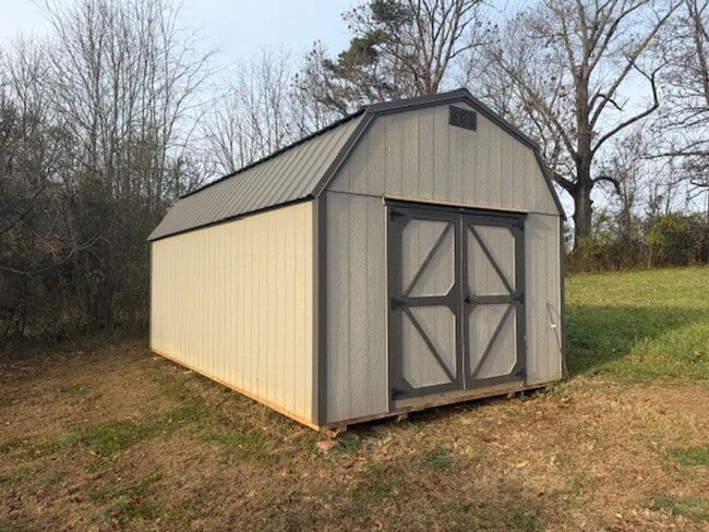 Building Photo - NEW RENTAL LISTING - NO HUD NO SECTION 8