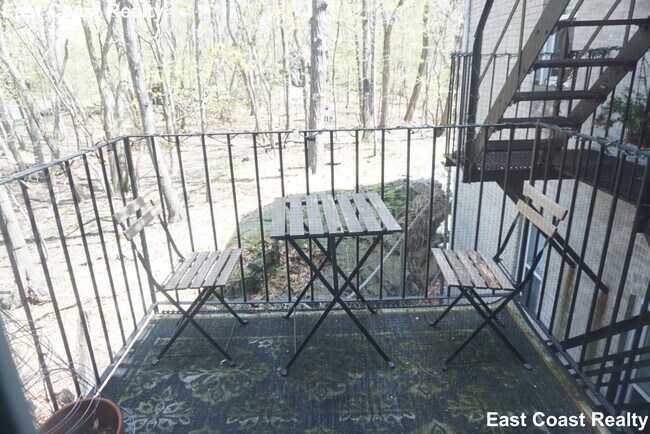 Building Photo - 76 Gordon St