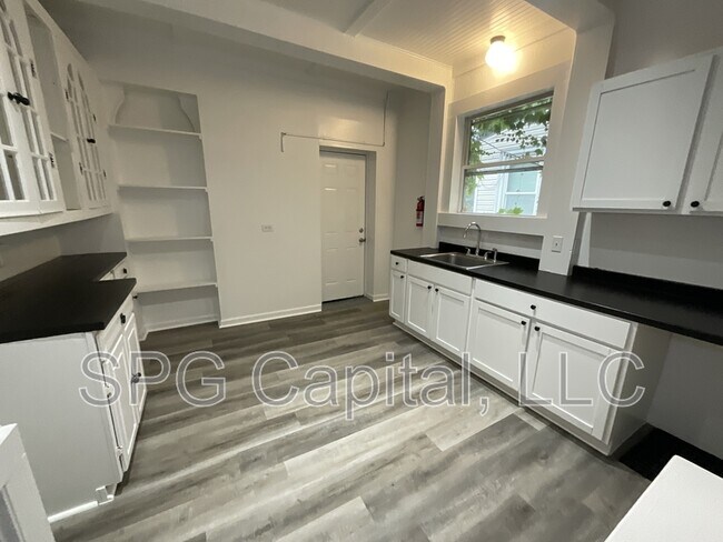 Foto del edificio - 219 E Cottage Pl