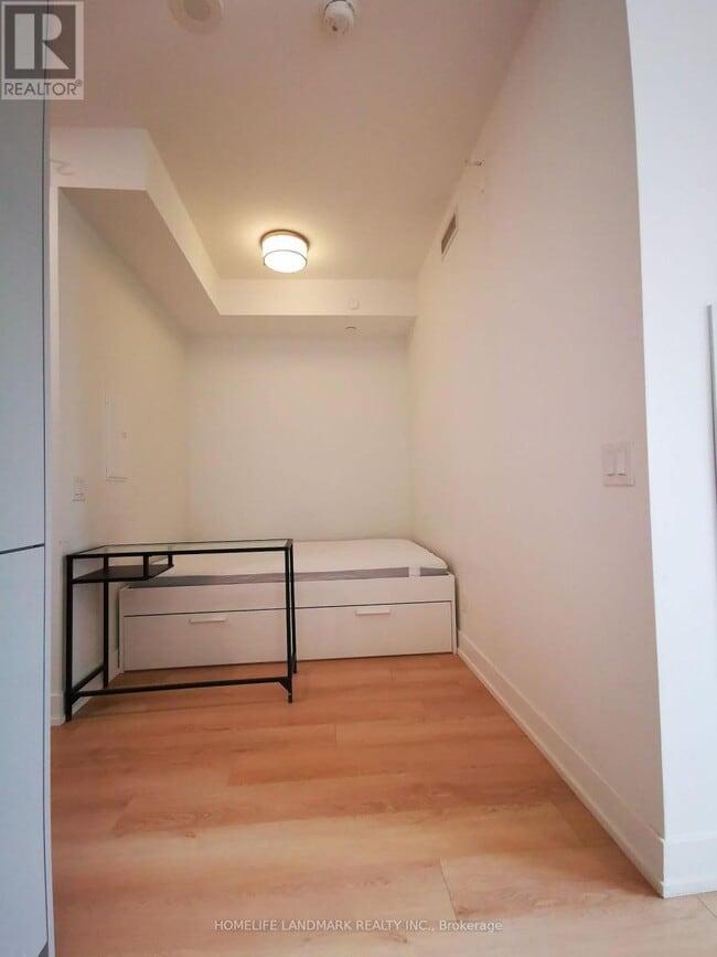 Building Photo - 7 Grenville St