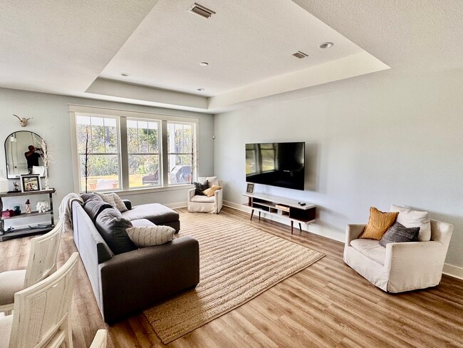 Foto del edificio - 300 Foxtail Wy