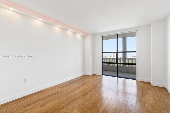 Foto del edificio - 9801 Collins Ave