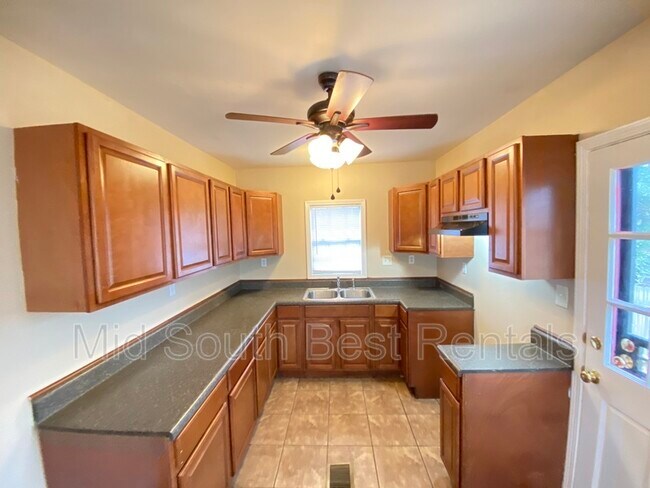 Building Photo - 1676 Alta Vista Ave