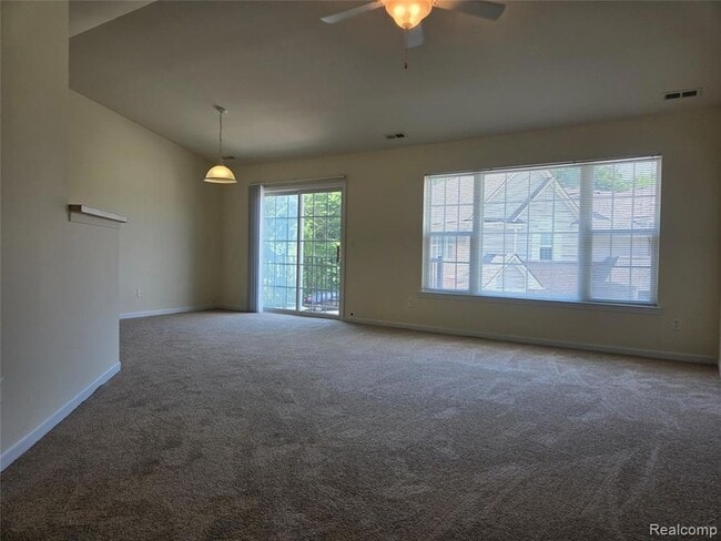 Building Photo - 27640 Hidden Oaks Dr