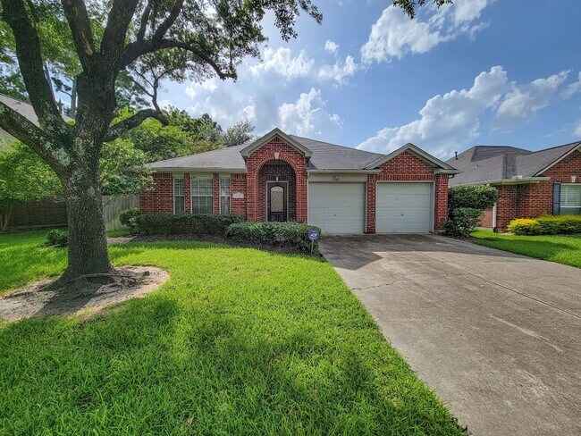Foto del edificio - Beautiful 3-Bedroom, 2-Bath Home Nestled o...