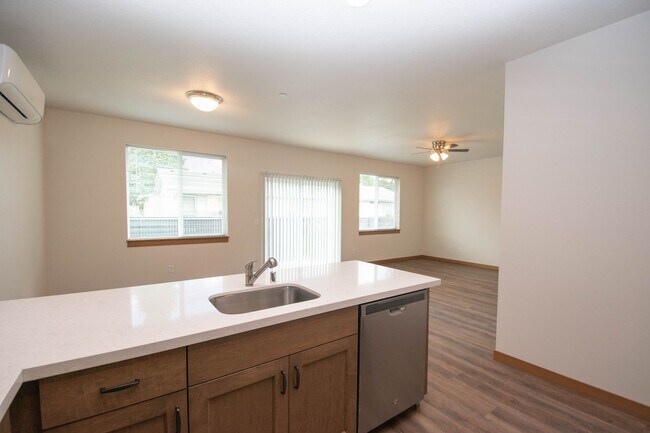 Foto del edificio - Gorgeous 2BD Duplex in Great Washougal Location! Beautiful Finishes!