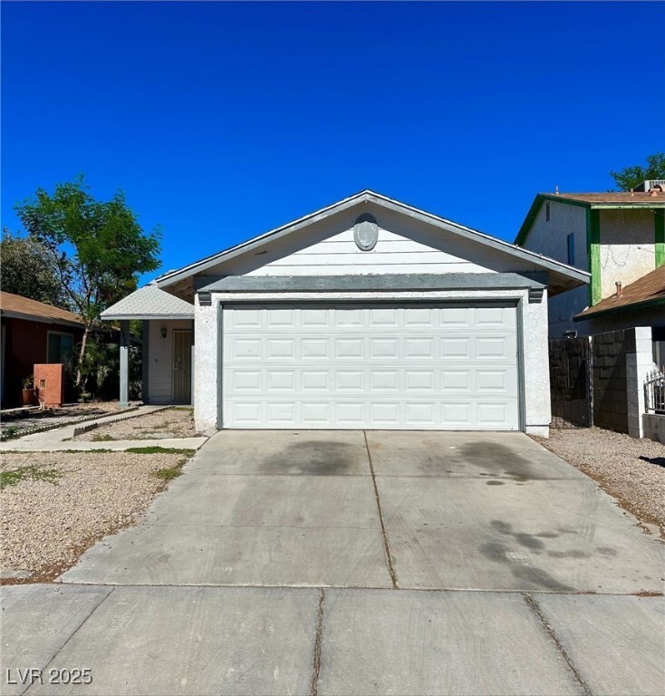 Foto principal - 5436 Burkshire Dr