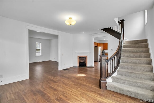 Foto del edificio - 5849 Broadway St