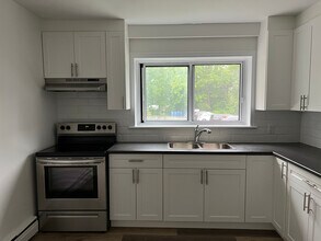Building Photo - 2150 Lilnan Ct