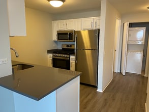 Building Photo - 551 N State St