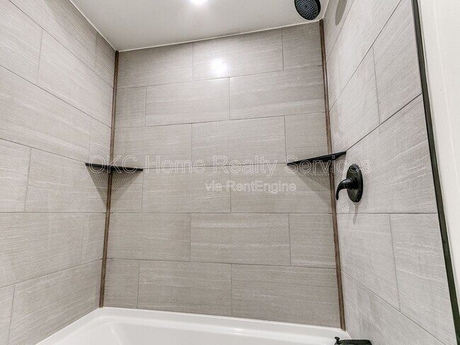 Foto del edificio - 1812 W Noble Ave