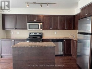 Building Photo - 215 Fort York Blvd