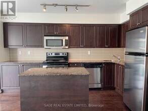 Building Photo - 215 Fort York Blvd