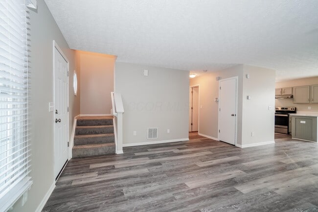 Building Photo - 2027 Winding Hollow Dr